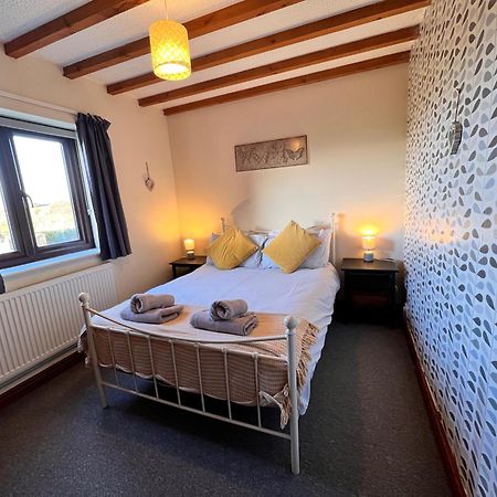 4 Bedroom Detached Farmhouse Mountain Views بوماريس المظهر الخارجي الصورة