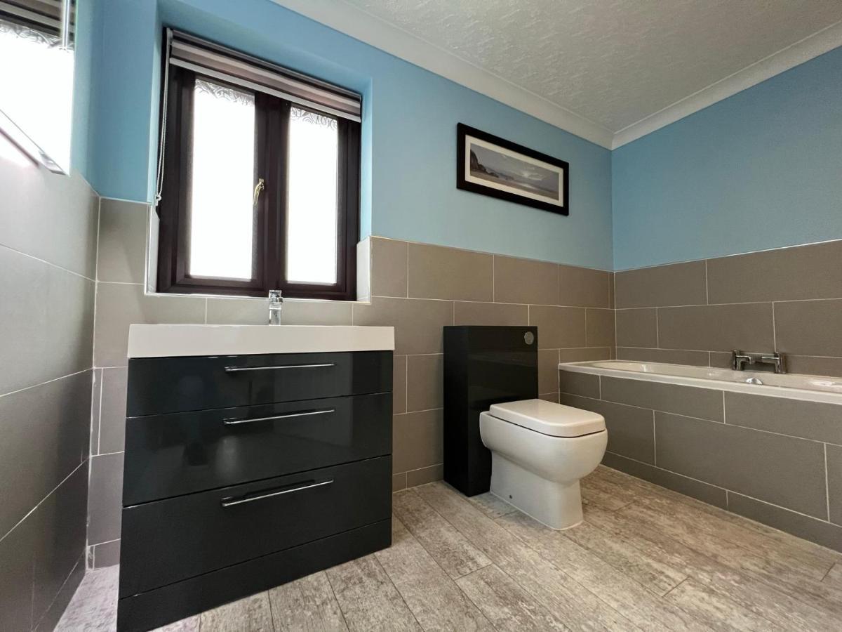 4 Bedroom Detached Farmhouse Mountain Views بوماريس المظهر الخارجي الصورة