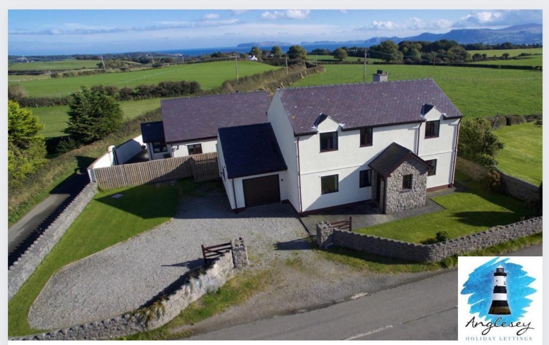 4 Bedroom Detached Farmhouse Mountain Views بوماريس المظهر الخارجي الصورة