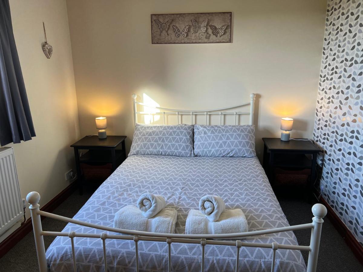 4 Bedroom Detached Farmhouse Mountain Views بوماريس المظهر الخارجي الصورة