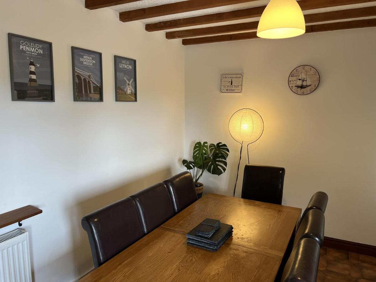 4 Bedroom Detached Farmhouse Mountain Views بوماريس المظهر الخارجي الصورة