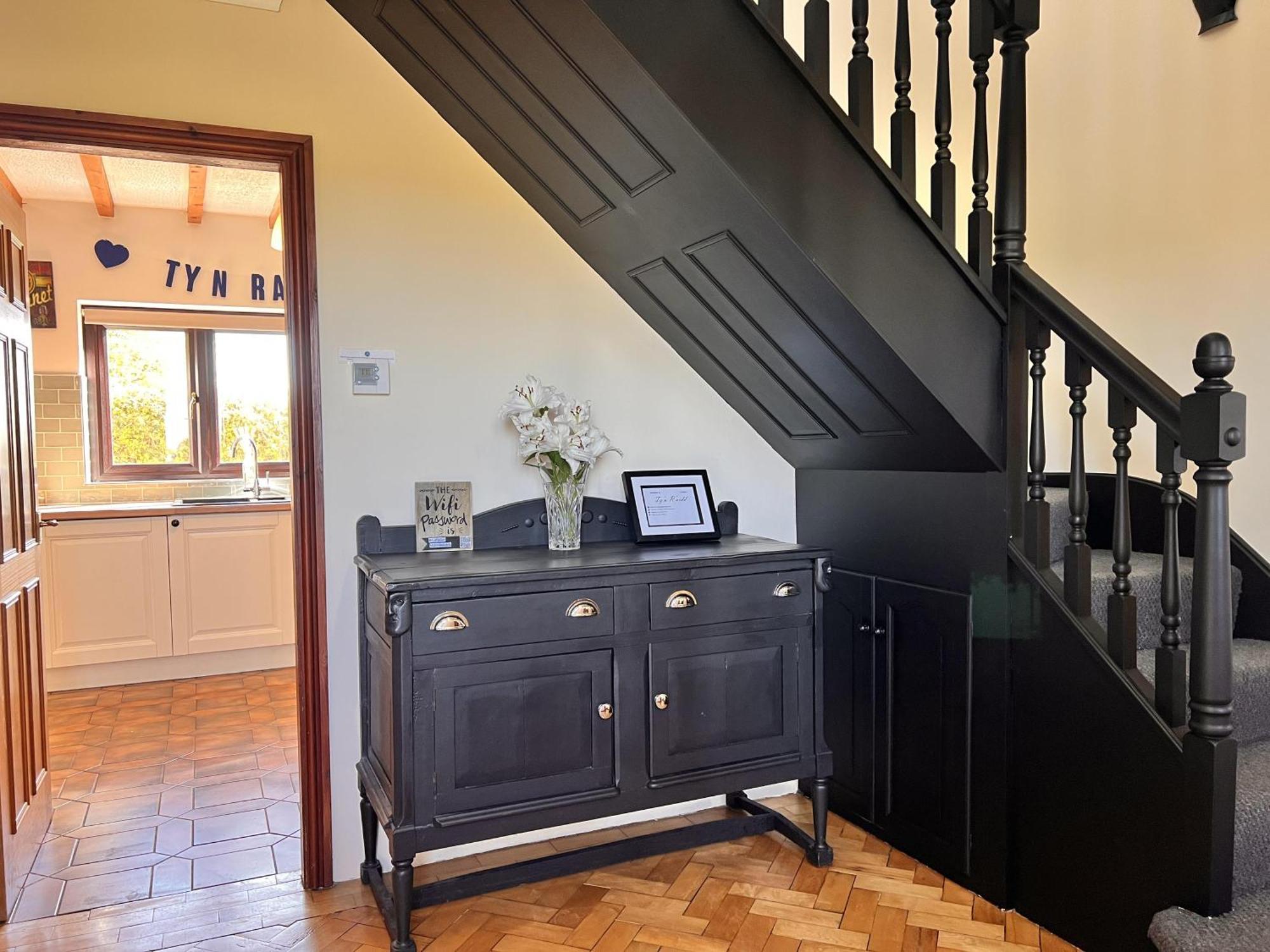 4 Bedroom Detached Farmhouse Mountain Views بوماريس المظهر الخارجي الصورة